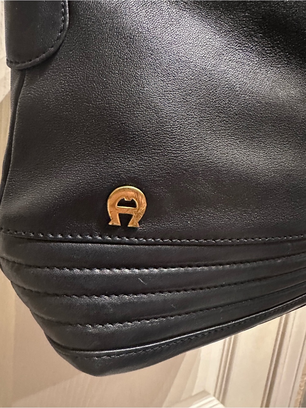Etienne Aigner Vintage Navy Blue Leather Shoulder Bag - Picture 3 of 9